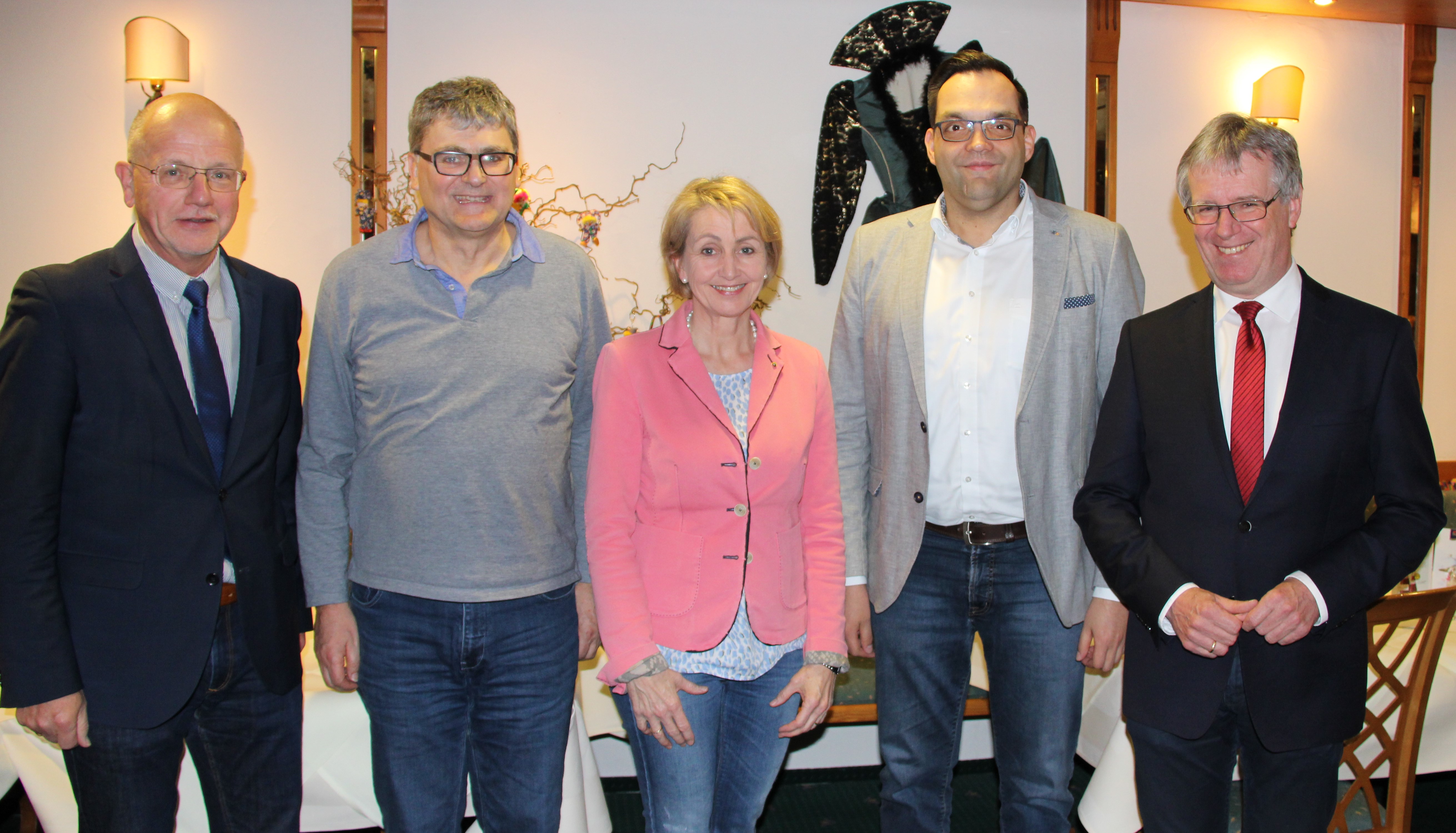 Sie kandidieren für die CDU im Wahlkreis VI für den Kreistag: (von links) Herbert Halder, Rolf Buchholz, Heike Schenk, Dennis Mauch und Franz Moser. Nicht auf dem Foto ist Peter Haug.